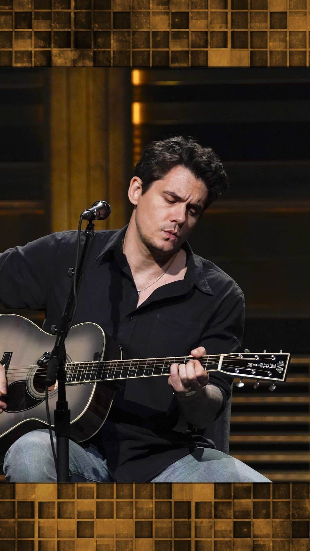 ジョン・メイヤーのインスタグラム：「@johnmayer closes out the show with a performance of “Shouldn’t Matter but It Does”! #FallonTonight」