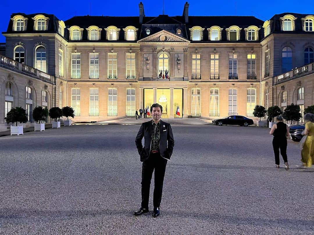 アレクシマビーユさんのインスタグラム写真 - (アレクシマビーユInstagram)「Fashion Week diner @elysee thanks @emmanuelmacron @brigitte_macron_officiel for such a moment #palaisdelelysee #parisfashionweek #alexismabille #dinerenville #parislanuit #lafrance #photoby @frederiquededet」10月3日 14時16分 - alexismabille