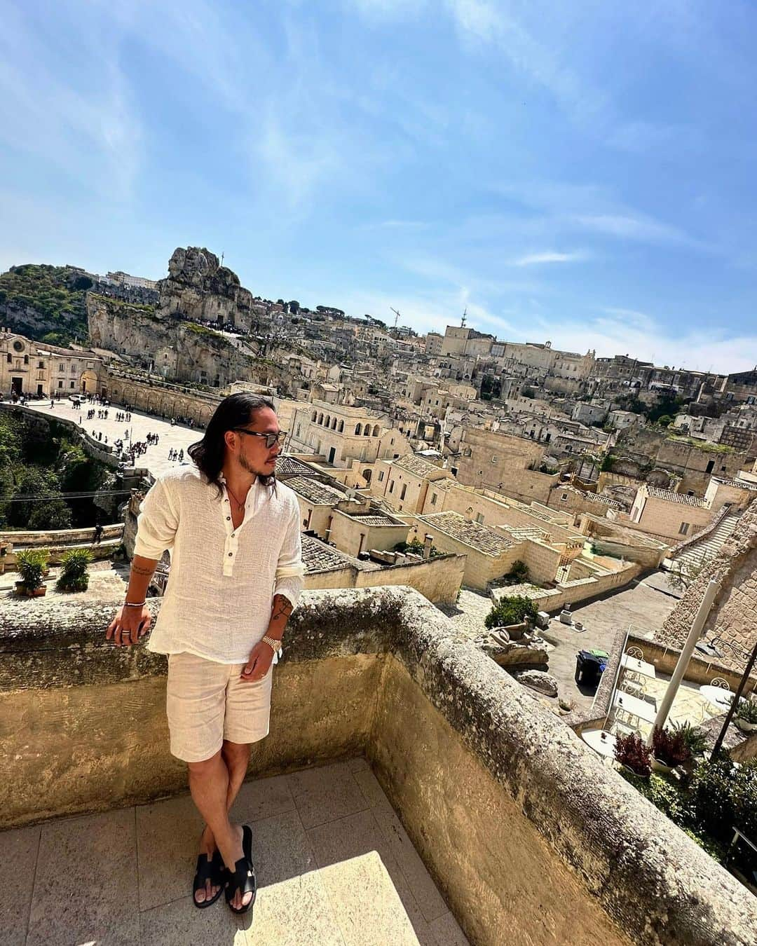 高野勇樹のインスタグラム：「MATERA in ITALY 世界一美しい洞窟都市  #イタリア #イタリア旅行 #マテーラ #マテーラの洞窟住居  #南イタリア #南イタリア旅行 #ヨーロッパ #ヨーロッパ旅行  #ヨーロッパ周遊 #ヨーロッパの街並み #海外生活 #海外旅行 #ノマド #ノマドワーカー」