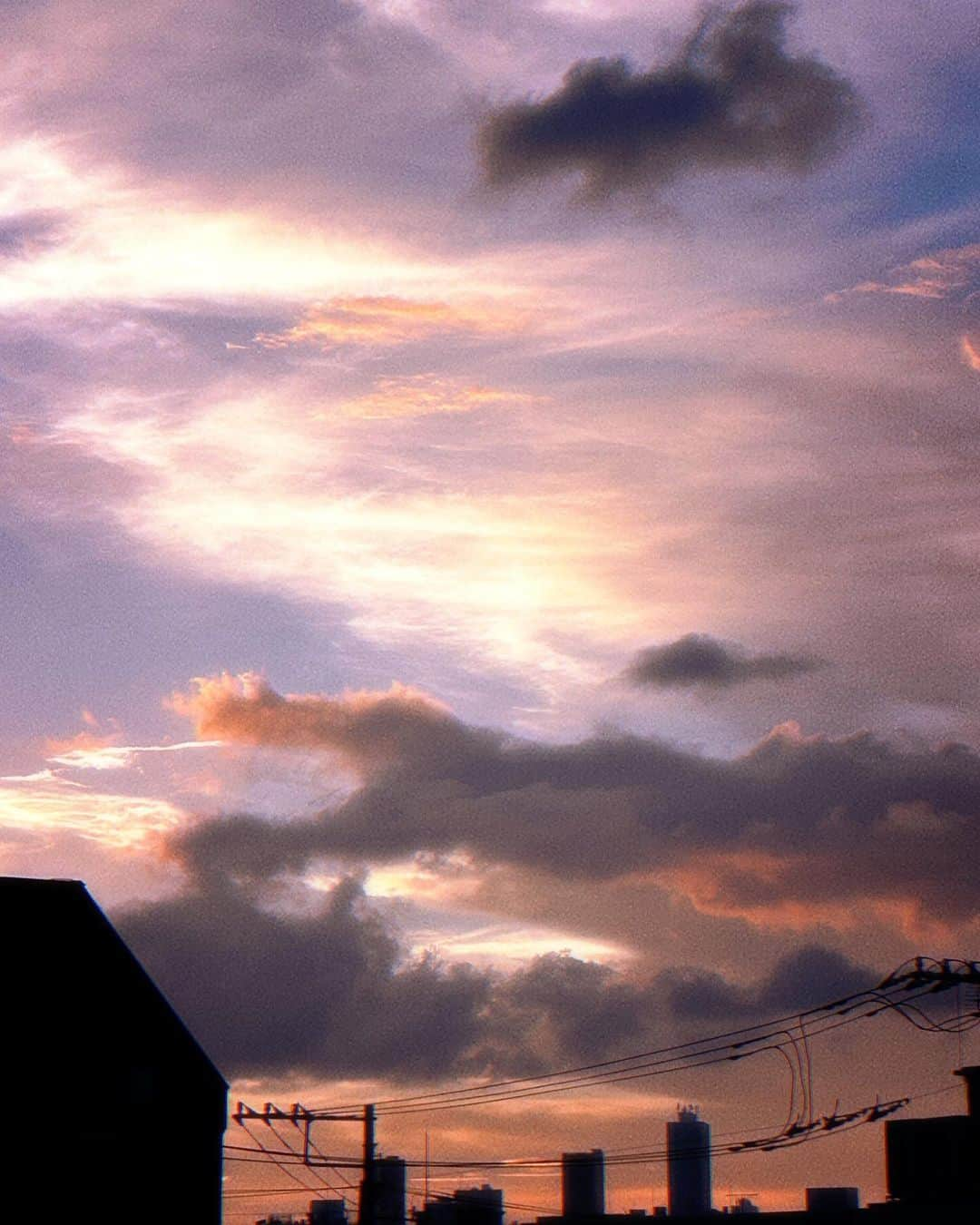 理絵のインスタグラム：「いつかの空  #cielo_rie  #空 #sky #cielo #japan」