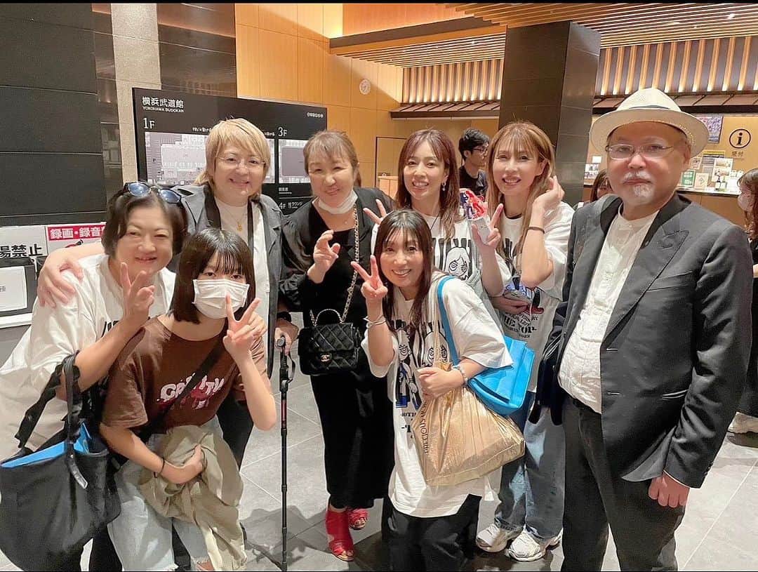 堀田祐美子のインスタグラム：「クラッシュ・ギャルズ40thアニバーサリーイベント　CRUSH GALS 40th Anniversary スペシャルライブ ーTHE TOP－  ロッシー小川氏と懐かしい後輩ちゃん。  皆んな元気そう(^^)  うのちゃん(北斗晶)はずーっと私の膝を気にしてくれて横で手を貸してくれた。  本当に優しい人。  ありがとう。  @yumiko_hotta  @t_hearts2020  #堀田祐美子 #yumikohotta  #prowrestling  #プロレス #womansprowrestling  #女子プロレス  #hearts82 #thearts  #クラッシュギャルズ #長与千種 #ライオネス飛鳥 #crushgals40thanniversaryスペシャルライブthetop」