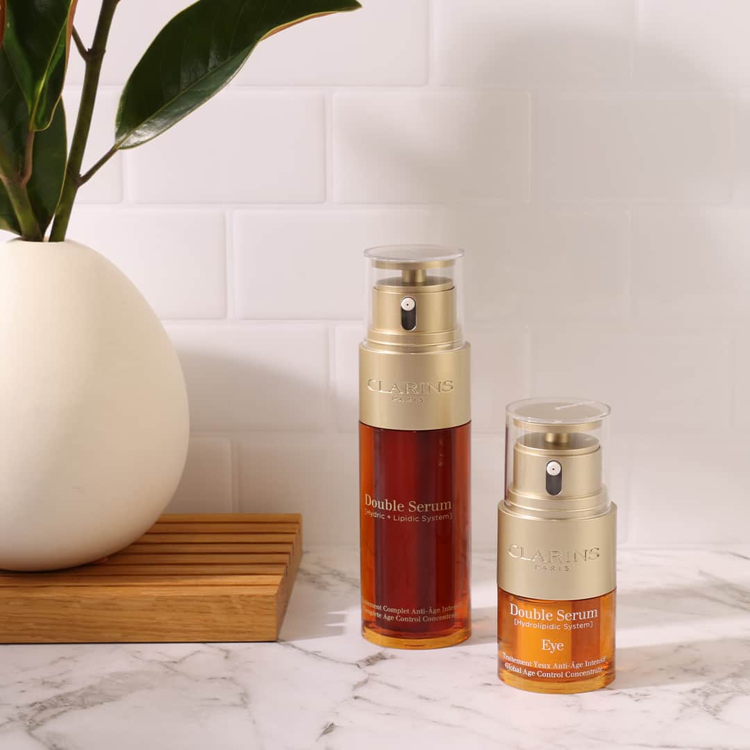 Clarins Australiaのインスタグラム：「Treat your skin to our iconic Double Serum, also available as an eye serum. Just 1 pump contains 21 active plant extracts. ⁣ Use Double Serum Eye twice a day, and Double Serum Light in the morning and Double Serum at night for firmer, smoother skin that glows with radiance.⁣⁣ ⁣ #Clarins #DoubleSerum #ClarinsPlantScience」