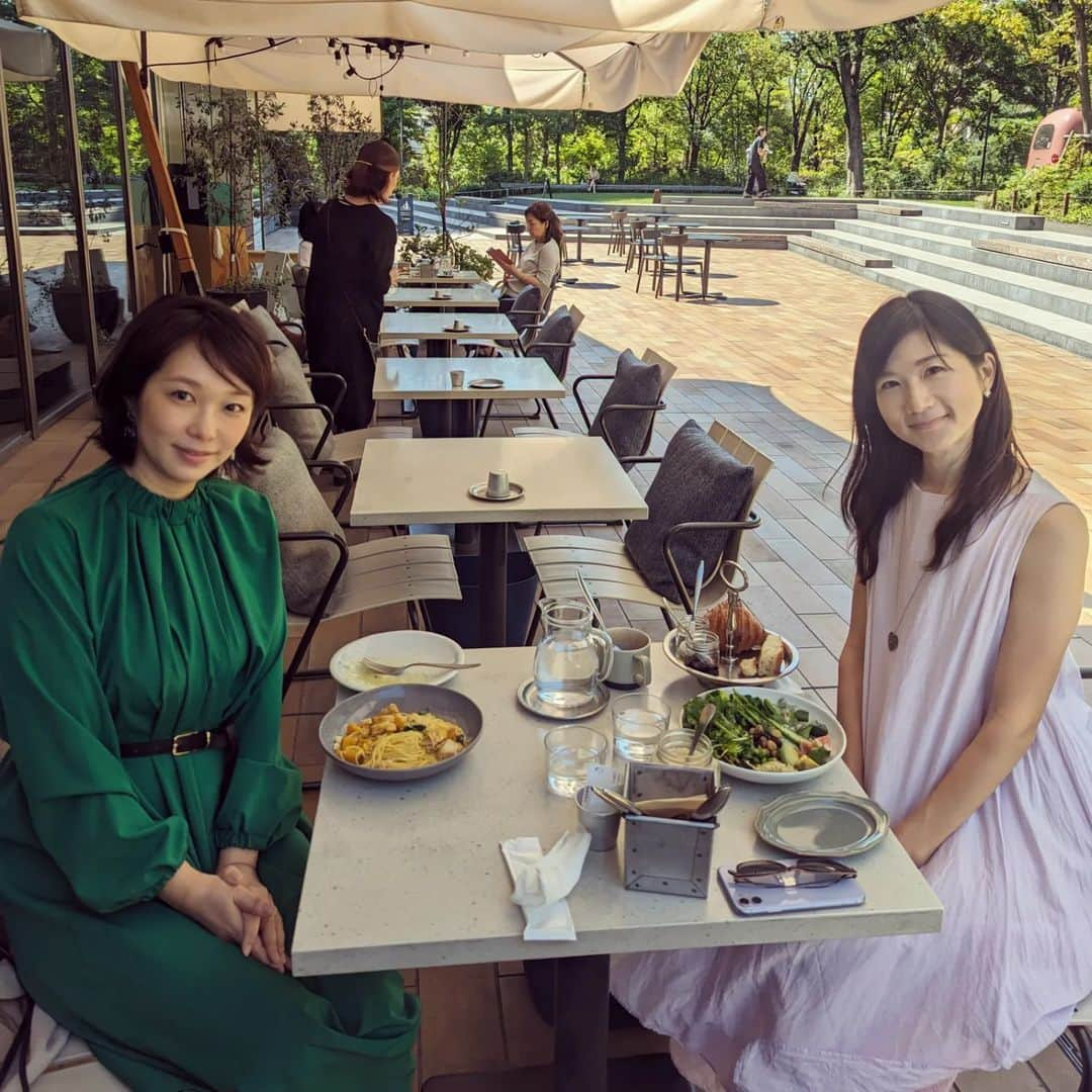 宮田愛子さんのインスタグラム写真 - (宮田愛子Instagram)「気持ちの良い午前中から、井田寛子さんと貴重な時間を過ごすことができました。 井田さんは現在、筑波大学の博士課程で学ばれています。 育児を始め、フリーでお仕事をされる大先輩として、色々なお話が聞けて勉強になりました！  子供たちの年の頃も一緒で、また再会が楽しみです✨」10月3日 15時05分 - miyata.aiko