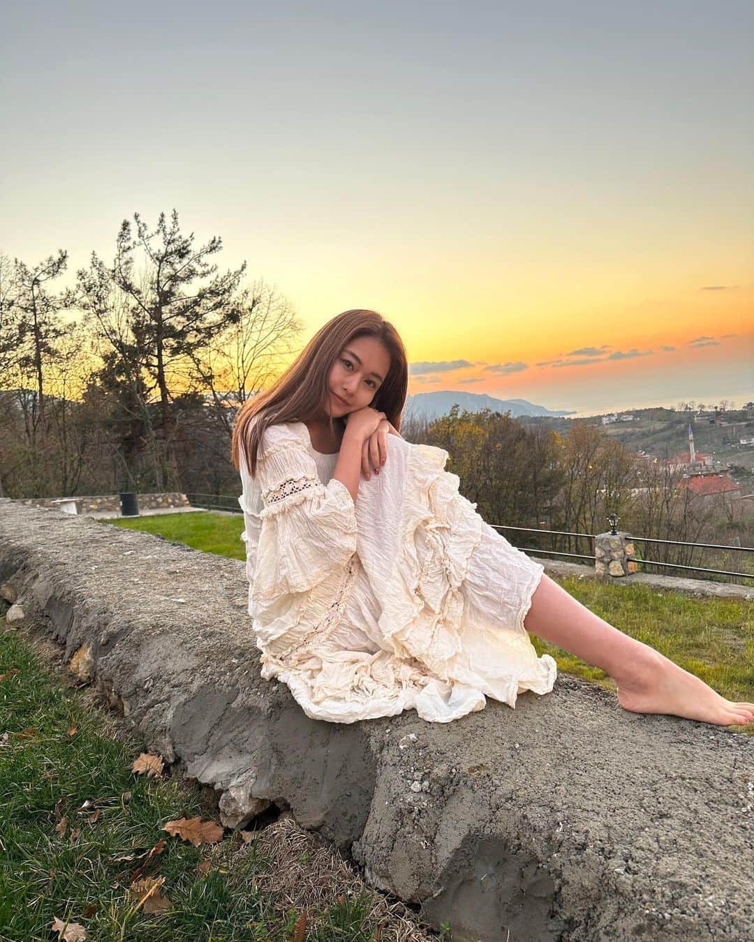 秋山かほのインスタグラム：「場所によって夕焼けの色が少しずつ違うのが好きです」