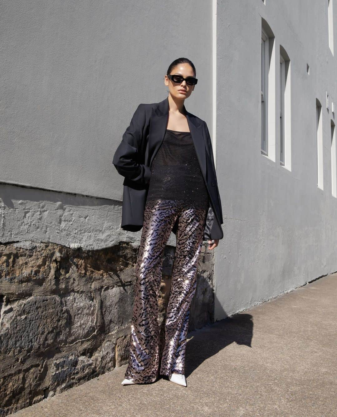 サスアンドバイドさんのインスタグラム写真 - (サスアンドバイドInstagram)「CATCH THE LIGHT | Shimmering sequin animal print flares out to make a lasting impression. Your new-season signature party look.⁠ ⁠ Tahlia wears the Dance In Rio Pant, Crystal Call Cami and Say My Name Jacket. Shop via link in our bio.⁠ #Spring23 #sassandbide」10月3日 15時15分 - sassandbide