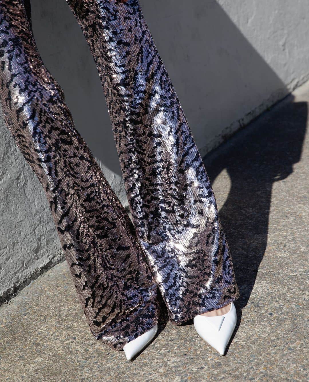 サスアンドバイドのインスタグラム：「CATCH THE LIGHT | Shimmering sequin animal print flares out to make a lasting impression. Your new-season signature party look.⁠ ⁠ Tahlia wears the Dance In Rio Pant, Crystal Call Cami and Say My Name Jacket. Shop via link in our bio.⁠ #Spring23 #sassandbide」