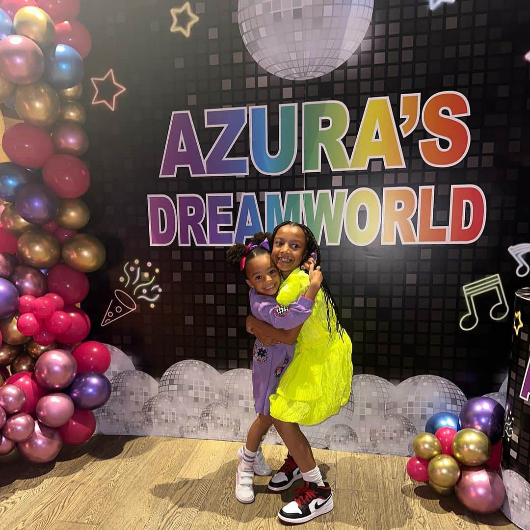 アリーシャ・ディクソンさんのインスタグラム写真 - (アリーシャ・ディクソンInstagram)「Big weekend!🔥Our baby girl Azura is 10! 🤯 This girl rocks in every way humanly possible! ❤️」10月3日 19時00分 - aleshaofficial