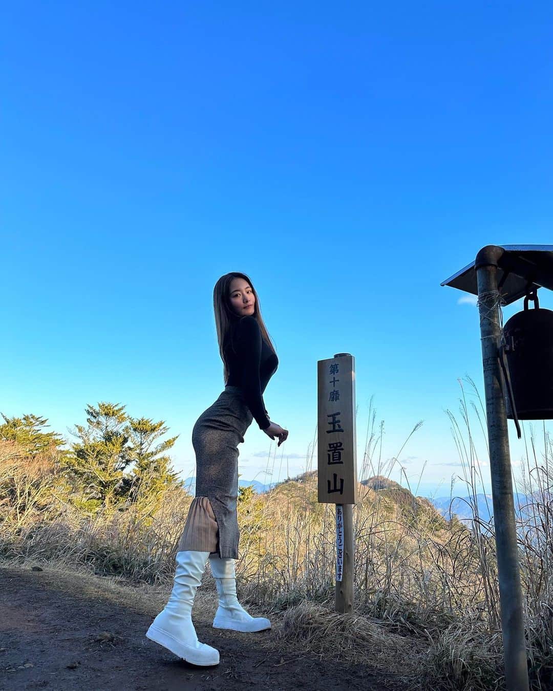 秋山かほのインスタグラム：「推しの神社の山頂⛩️」