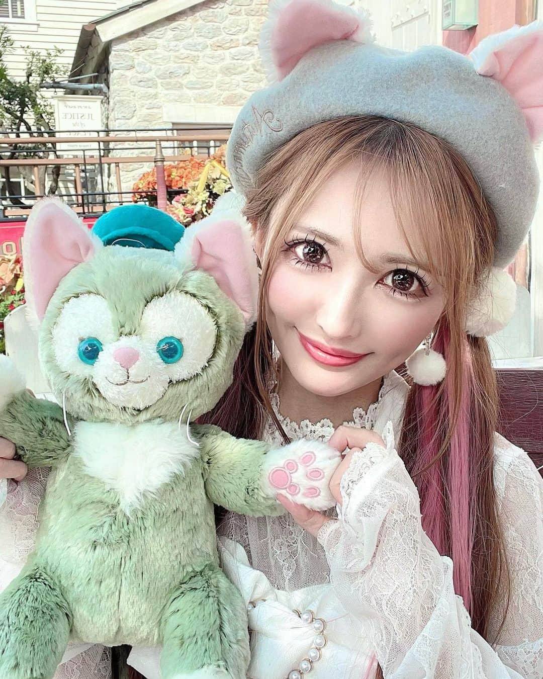 のインスタグラム：「♡ 初ジェラちゃん🐱💚💚 ♡ #ジェラトーニ #ジェラトーニコーデ」