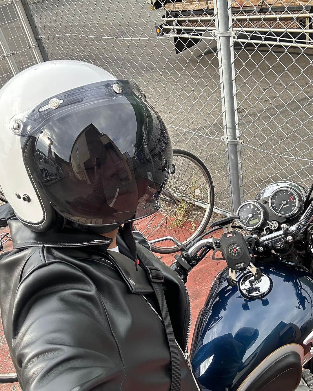 栗田善太郎のインスタグラム：「俺今日革ジャン #w650  #kawasaki  #lewisleathers」