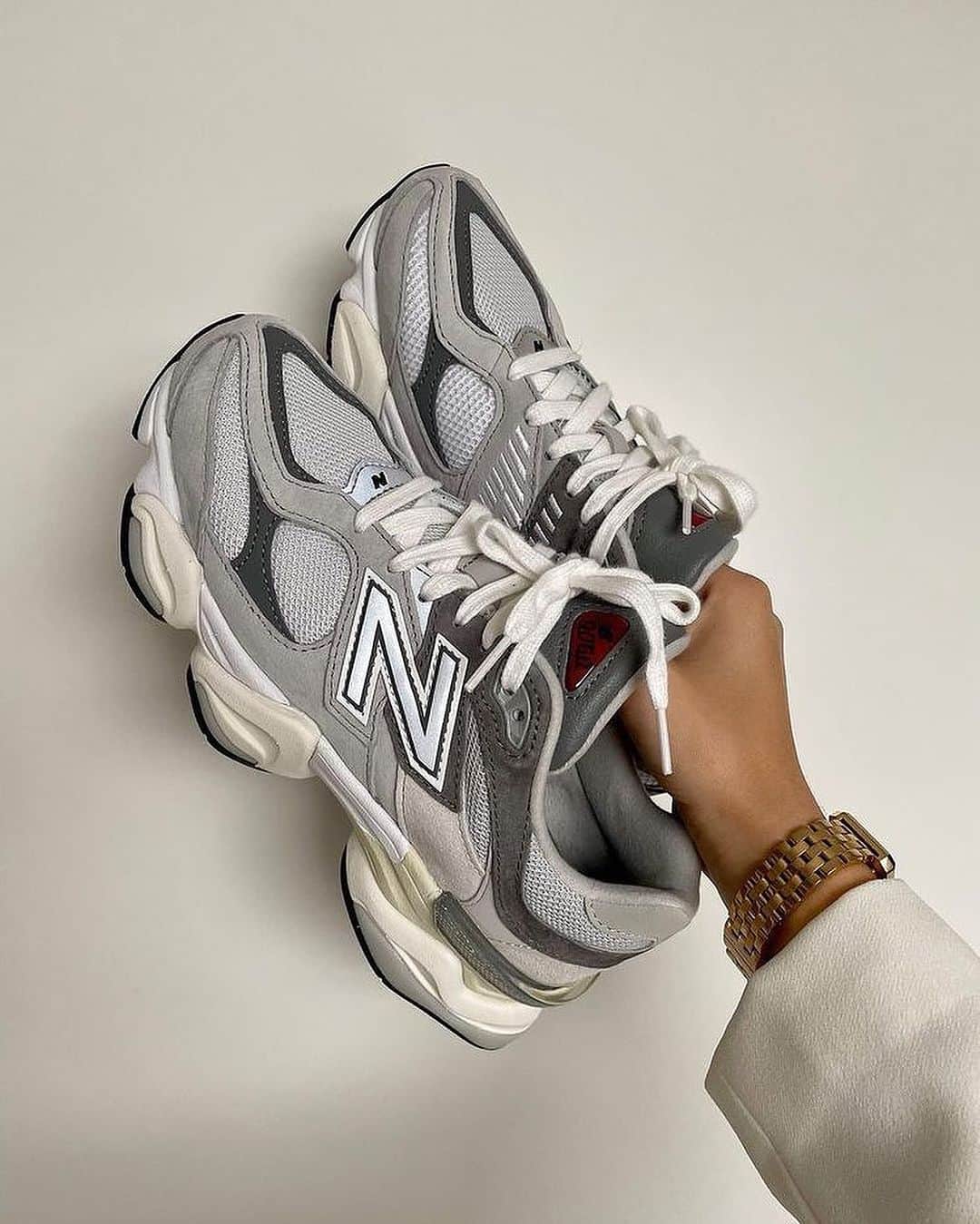 STYLERUNNERさんのインスタグラム写真 - (STYLERUNNERInstagram)「The New Balance 9060 is a must in your sneaker rotation 😍 Now available online & instore」10月3日 15時55分 - stylerunner