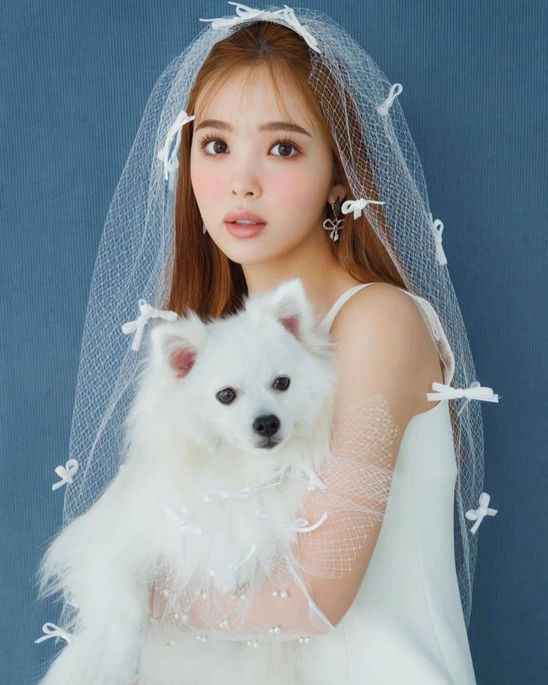 プレ花嫁の結婚式準備サイト farny 【ファーニー】さんのインスタグラム写真 - (プレ花嫁の結婚式準備サイト farny 【ファーニー】Instagram)「@farny_weddingをフォローして #プラコレ #美花嫁図鑑 を付けて投稿してください⡱ . ‥‥‥‥‥‥‥‥‥‥‥‥‥‥ Today's wedding photo from... @2525nicole2 さん⚐* . モデルの藤田ニコルさんが 愛犬との前撮り写真を披露しました🐶🤍  お揃いコーデをしたお二人が とても可愛いですよね💭  ぜひチェックしてみてください👀 . ‥‥‥‥‥‥‥‥‥‥‥‥‥‥ . \\花嫁ライター募集中// @farny_wedding のDMに ”farny花嫁ライター希望”とお送りください✈︎✉︎ . \\花嫁アプリ // プロのアドバイザーに結婚式の相談を何度でも ウェディングドレスの記事や、 自分のウェディングレポを残せちゃう♡” . >>>TOPのURLからcheck ⋈ @placole_dressy >>>結婚のご相談は プラコレウェディングアドバイザーへ♡ @wedding_adviser >>>ウェディングレポを残したいなら、 farny by プラコレをcheck ✎ @farny_wedding >>>ウェディングアイデア＆DIYは ドレシーアイデアcheck ❁ @dressy_idea >>>素敵なドレスに出会いたい花嫁さま♡ @dressyonline_をcheck >>>お洒落で可愛いパパママ婚やフォトは @dressy.baby をcheck ∴ >>>鎌倉にOPEN”お花とドレスと紅茶のカフェ” @dressyroom_tea をcheck𓌉𓇋 >>>名古屋にOPEN”ウェディング体験型カフェ @dressycafe_nagoya をcheck𓌉𓇋 . ‥‥‥‥‥‥‥‥‥‥‥‥‥‥ #プレ花嫁 #卒花嫁 #結婚準備 #結婚式 #結婚式場 #当日レポ #撮影指示書 #weddingtbt #weddingdress #ウェディングドレス #ウェディングフォト #ブライダルフェア #farnyレポ #美花嫁図鑑 #2023秋婚 #2023冬婚 #2023春婚 #2023夏婚 #mydress #동행플래너 #藤田ニコル #にこるん #ペット前撮り」10月3日 16時00分 - farny_wedding