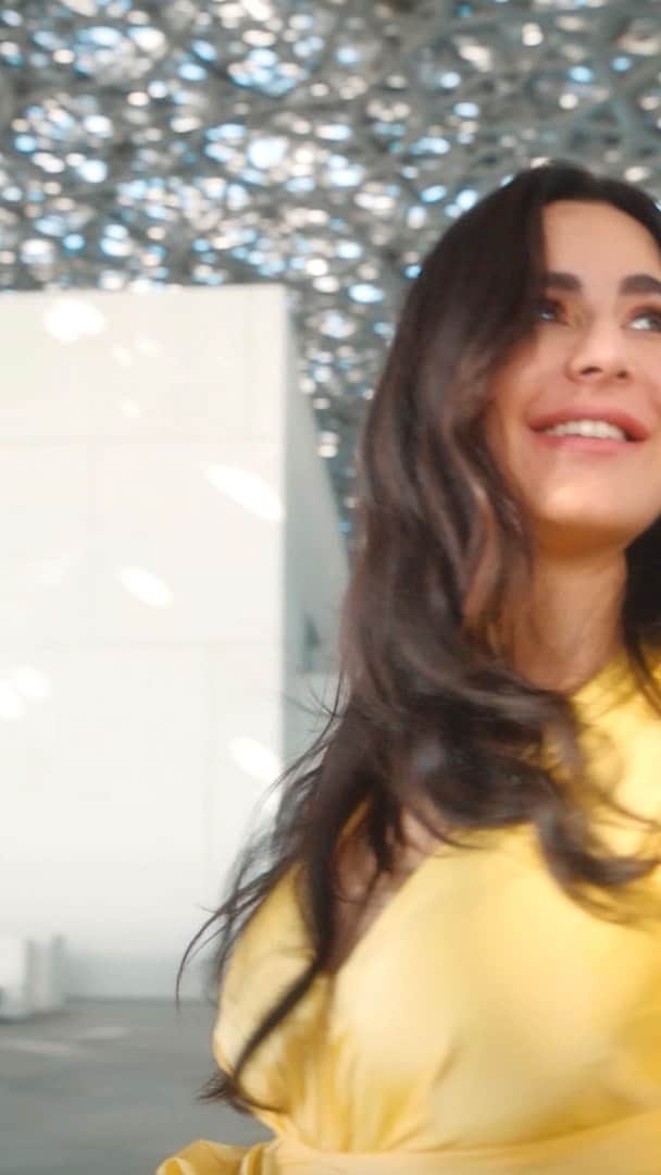 カトリーナ・カイフのインスタグラム：「Buckle up for an extraordinary journey with @katrinakaif ✨   Choose to fly direct to the USA or with a free stopover in Abu Dhabi – either way beat the queues with US pre-clearance in Abu Dhabi @etihad」