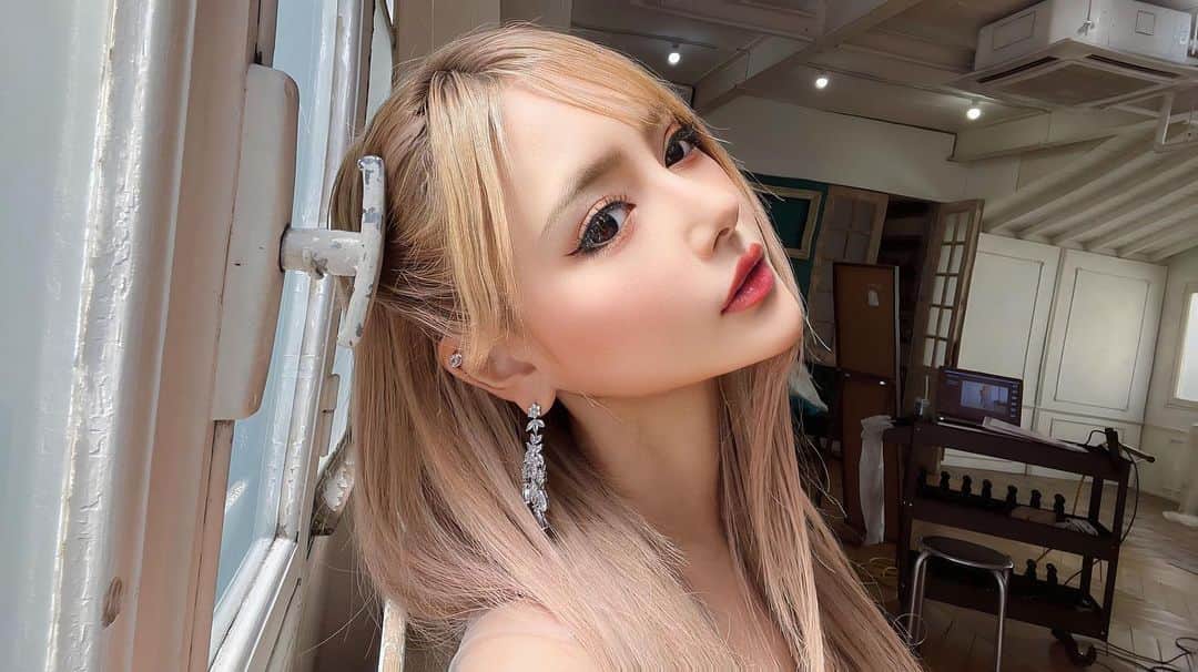 葉月芽生さんのインスタグラム写真 - (葉月芽生Instagram)「何枚目のわたしが好み？🩷🫶  #好きって言ってよ」10月3日 16時05分 - mei_hazuki