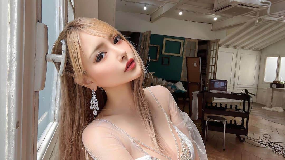 葉月芽生さんのインスタグラム写真 - (葉月芽生Instagram)「何枚目のわたしが好み？🩷🫶  #好きって言ってよ」10月3日 16時05分 - mei_hazuki