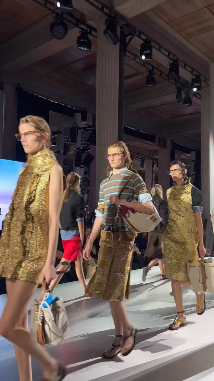 スージー・ロウのインスタグラム：「Who wouldn’t want to be weather-beaten and storm-drenched when wearing these @miumiu layers, so beautifully articulated by Miuccia and as a final-final hurrah for Fabio Zambernardi, it had it all - utilitarian, sporty, gold richness, embroidery and embellishment par excellence and the thing that ties if all together - the gestures embedded into this stare of rushing around, of being active, of stuffing your bags to the brim because we’ve got a million things to do, all the time - go go go!  That intensity of our world and beyond has been percolating in designers’ minds for a while now but as a final word to Paris, nobody does it better than Miuccia and her soon-to-be-missed right hand #MiuMiuSS24」