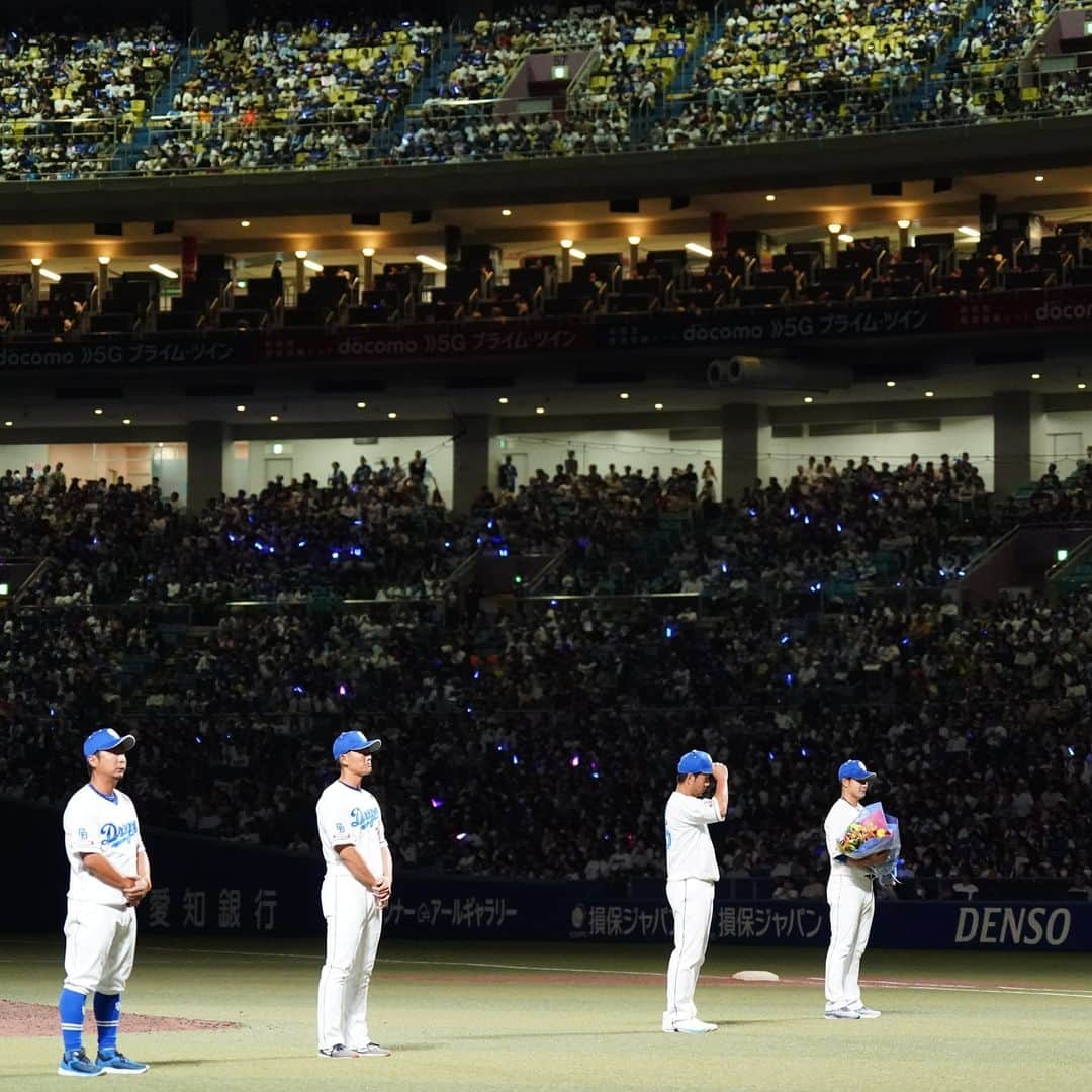 中日ドラゴンズ【公式】さんのインスタグラム写真 - (中日ドラゴンズ【公式】Instagram)「引退セレモニー  #谷元圭介 #大野奨太 #福田永将 #堂上直倫 #中日ドラゴンズ」10月3日 21時52分 - chunichidragonsofficial