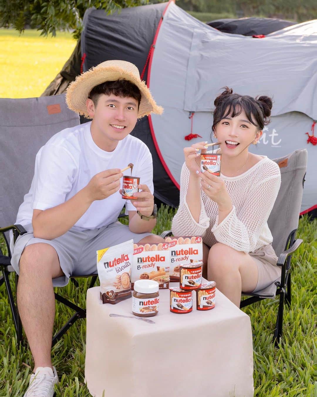 陳語謙さんのインスタグラム写真 - (陳語謙Instagram)「出發吧～吧啦吧～ 仰頭是藍天白雲🌤️☁️是山是水是森林🌳 之後也想帶阿妍多多擁抱大自然～～～🏕️ 在草皮上跑跑跳跳⁾⁾⁾去探索～玩水🔫💦 吃著烤肉～一起看著月亮數星星 帶著能多益餅乾～˒˒( ◍′༥‵*◍)跟大家分享～  🍫能多益榛果可可威化棒（特別喜歡⸝♡） 一口就會愛上💕咬下去～有爆漿的感覺 完美的結合呀～～～ 還有小麥脆粒～口感超棒ദി᷇ᵕ᷆)♡ （一包裡頭都是單個包裝不沾手🖐🏻）  🍫能多益榛果可可醬（永不過時的經典✨） 柔滑綿密的口感～豐富的層次～ 每次都忍不住多抹一點𐃆 簡單搭配🍞短時間就能製作出美味料理� 🍫能多益餅乾（還有愛心圖案ꔛ♡） 超級香脆的威化餅乾+ 榛果可可醬 不甜不膩一吃就是好幾塊 還有🍫能多益隨手杯.ᐟ.ᐟ.ᐟ�  💌活動資訊💌 -在2023/9/06 - 2023/10/31 凡購買任一能多益指定商品就有機會抽Snow Peak帳篷和Marshall藍牙喇叭以及多達共100份豐富產品🎁  #NUTELLA #能多益#露營就要能多益」10月3日 21時54分 - cyc.85