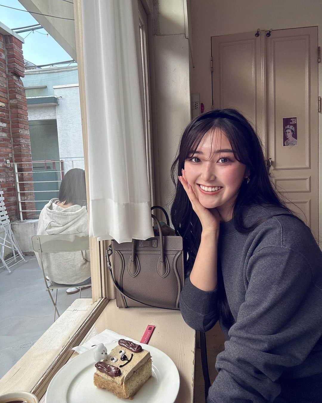 リサさんのインスタグラム写真 - (リサInstagram)「可愛いカフェがいっぱいだったよ〜🐶☕️  #韓国カフェ」10月3日 21時54分 - _99risa