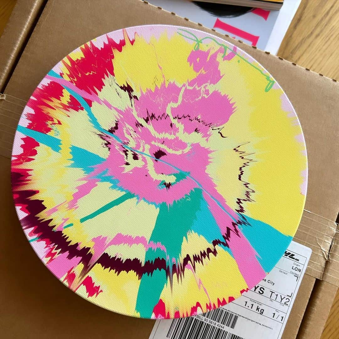 安西こずえのインスタグラム：「きた🎨 @damienhirst」