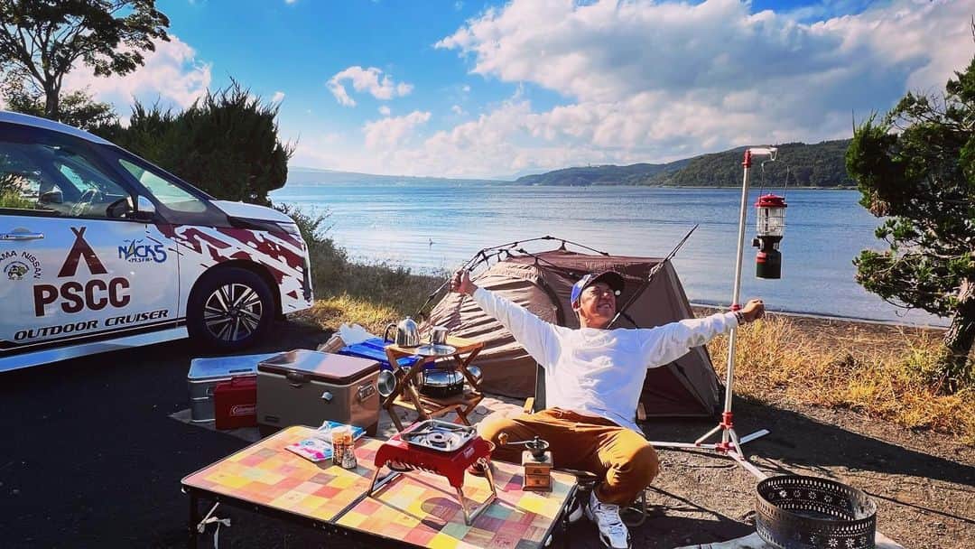 のインスタグラム：「野遊び最高🏕️  今年も無事にFM NACK5 のキャンプレポート無事に終えさせて頂きました😁  また来年もやらさせて頂きたいなー🏕️🎙️  聴いて頂いたリスナーの皆様。そしてスタッフの皆様ありがとうございました😊👌  #nf795 #nack5  #pscc  #キャンプ #野遊び #焚き火 #ドンゲバビー #武井ドンゲバビー #山中湖 #the508  #富士山」