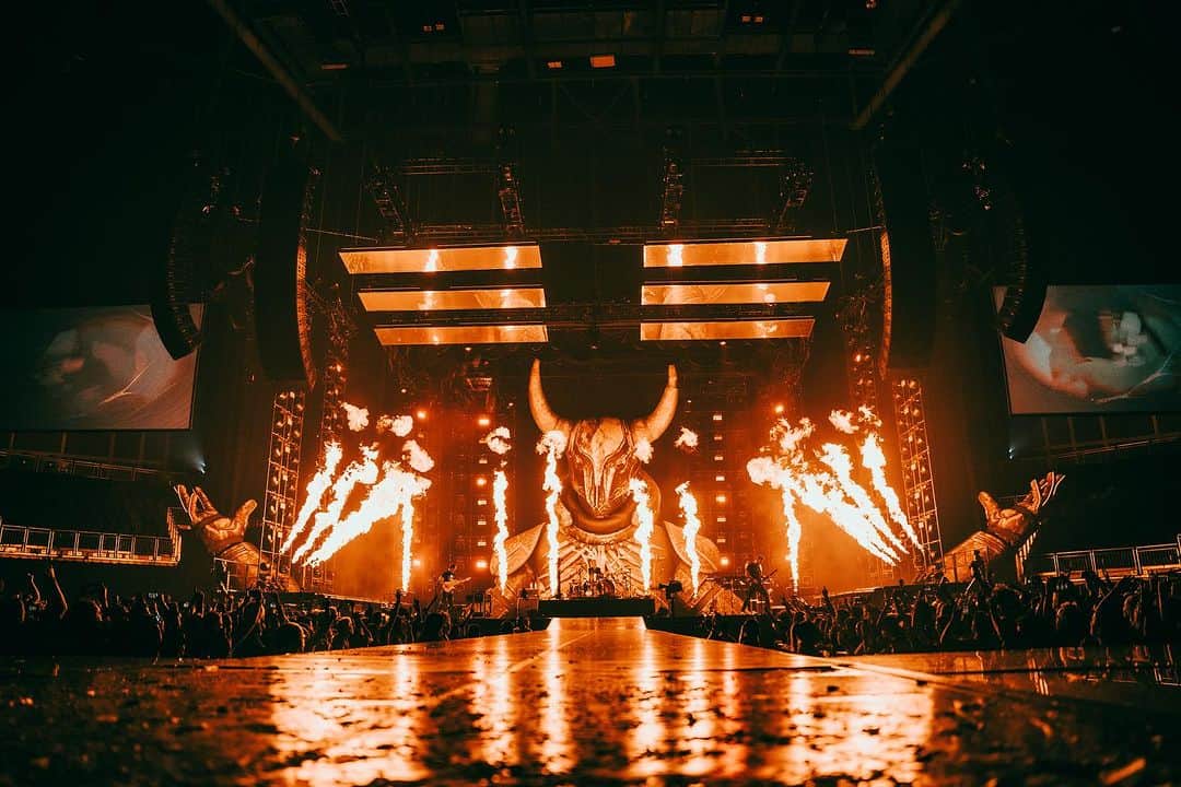 MUSEさんのインスタグラム写真 - (MUSEInstagram)「London you closed out the Will of the People tour with a bang. 55 shows/16 countries-we thank each and every one of you who came out to see us play.  We ❤️ you. 📸federicaburellii」10月3日 16時40分 - muse