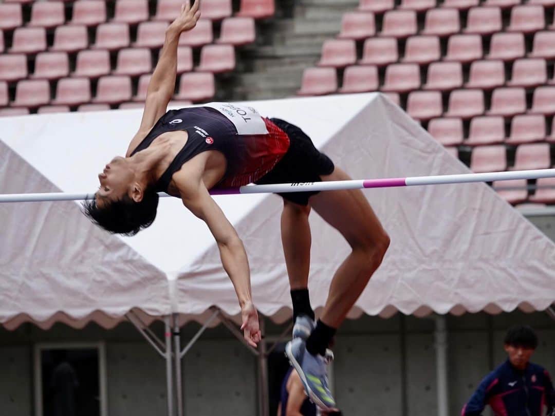 戸邉直人のインスタグラム：「The first competition in 1 year 4 months was done.  Body condition is still not like before but definitely getting better and better. Never give up and just go up.  #highjump #jump #achillesrupture #trackandfield #athletics」