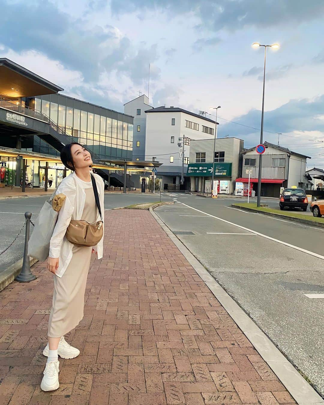 前田友香のインスタグラム：「見上げた空が綺麗だった  #西鉄柳川駅  #柳川」