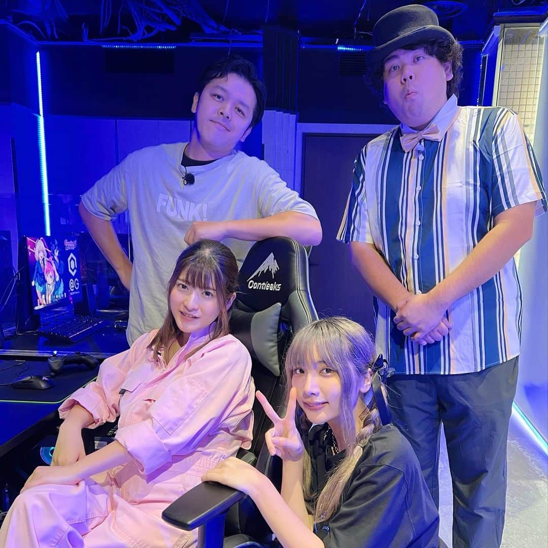 上矢えり奈のインスタグラム：「＊-＊-＊-＊-＊-＊-＊-＊  ヨエロスンゲーミングチーム🎮 この日の収録も白熱したゾ 放送お楽しみに〜📺  erina.  ＊-＊-＊-＊-＊-＊-＊-＊  #浜松　#ゲーミングホテル　#ヨエロスン」