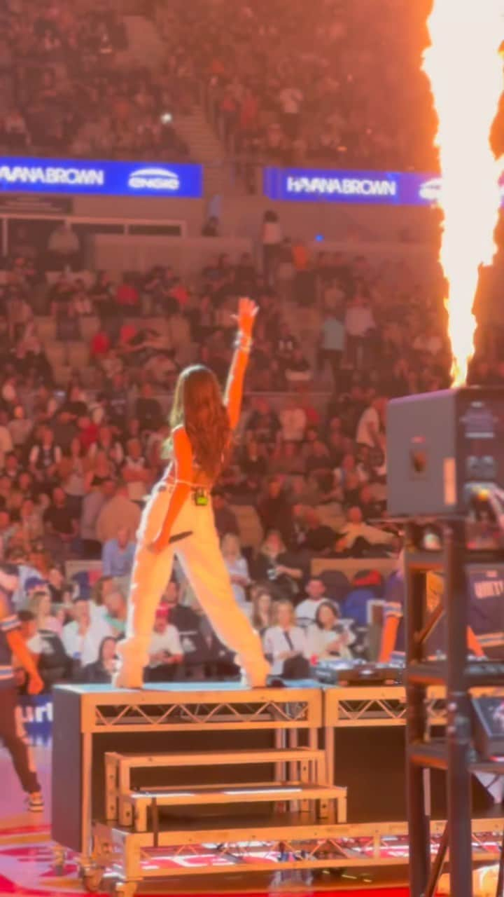 ハヴァナ・ブラウンのインスタグラム：「💃 I had the most amazing time performing for @melbunited as their halftime entertainment! I was feeling epic and decided to dust off the dancing shoes to serve up some fiery choreo with the incredible dancers! 😂🙌  ... I had only a few hours to learn this routine, with 2 hours to spare before showtime. But you know what.. I thrive on challenging myself, pushing myself to the limit is what I’m all about.  Thank you, @melbunited, for giving me the opportunity to play the halftime show and share my passion with all of you. It’s moments like these that remind me why I love what I do. ❤️」