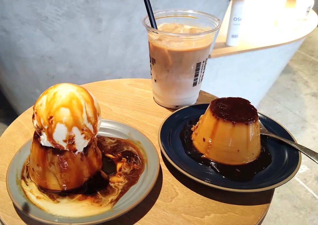 のインスタグラム：「. . . osa coffee . . 固いプリンが食べたくて、近所でここが固いとインスタに紹介されていたので来てみた！ . 固い笑 揺らしても微動だにしない。 おいしかった！ . コーヒーとラテは薄め系です！ 好みはわかれると思います！ . . 私達以外全員韓国人でした😆 中崎町は海外です。 . . 2日間とにかく寝た。 人はこんなに寝て、起きて食べてができるんだって思うほど、これぞ食っちゃ寝という生活をしてみた。 常にお腹いっぱいです😆 . . 明日からまた通常に！！ . . #中崎町#中崎カフェ」