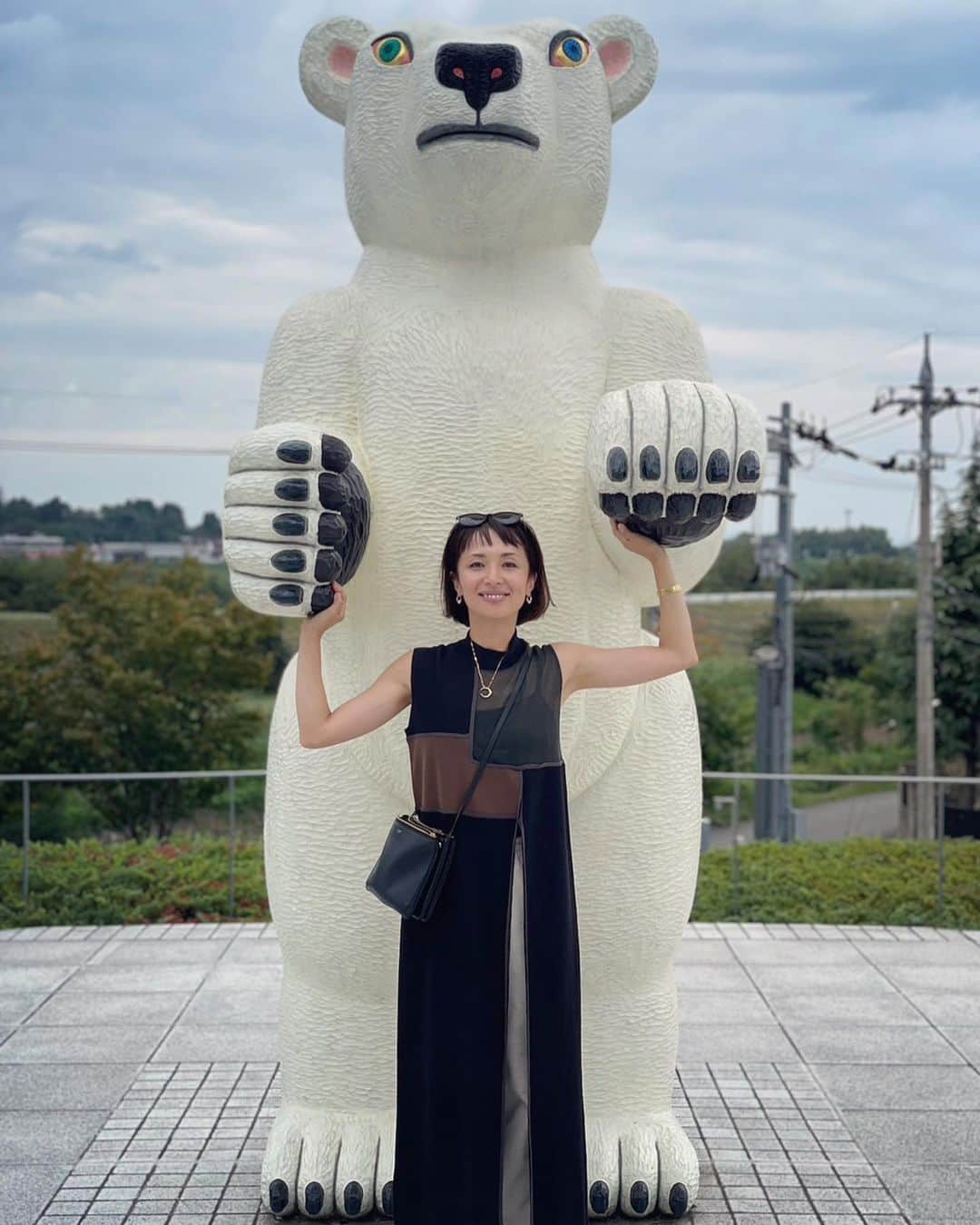 楊原京子のインスタグラム：「富山県美術館にて、 念願のシロクマに逢えた🐻‍❄️ かわゆーー。 初めて逢ったと思えぬ親近感💜 ・ ・ #富山県美術館 #富山県　#しろくま　#かわゆ　 #楊原京子」