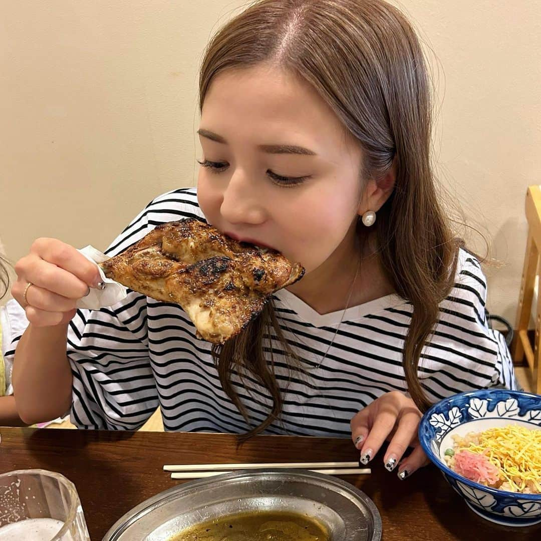 丸高愛実のインスタグラム：「「しろとり動物園」の後に「一鶴」へ😝💓 美味しかった〜😋 友達が飲んで良いよーと言ってくれたのでお言葉に甘えて😍🍺🙏  最高ーーーーー👍幸🥰 しっかりテイクアウトもしました🫶  #一鶴 #香川県」