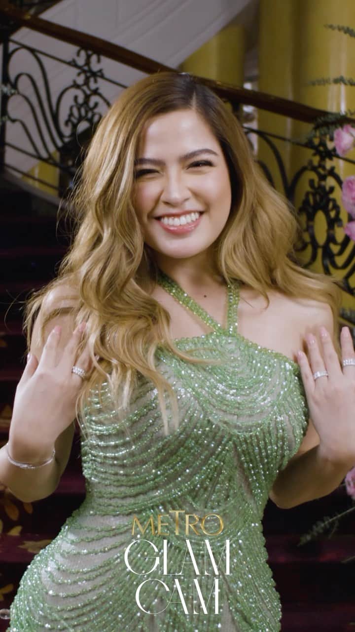 のインスタグラム：「Feelin’ myself 😉💃💚  @jakegalvez  @_justineocampo  @glambotph  @luxeslimph @ilovemydentistph  @pattyyap  @maktumang @metromagph @maniladiamondstudio」