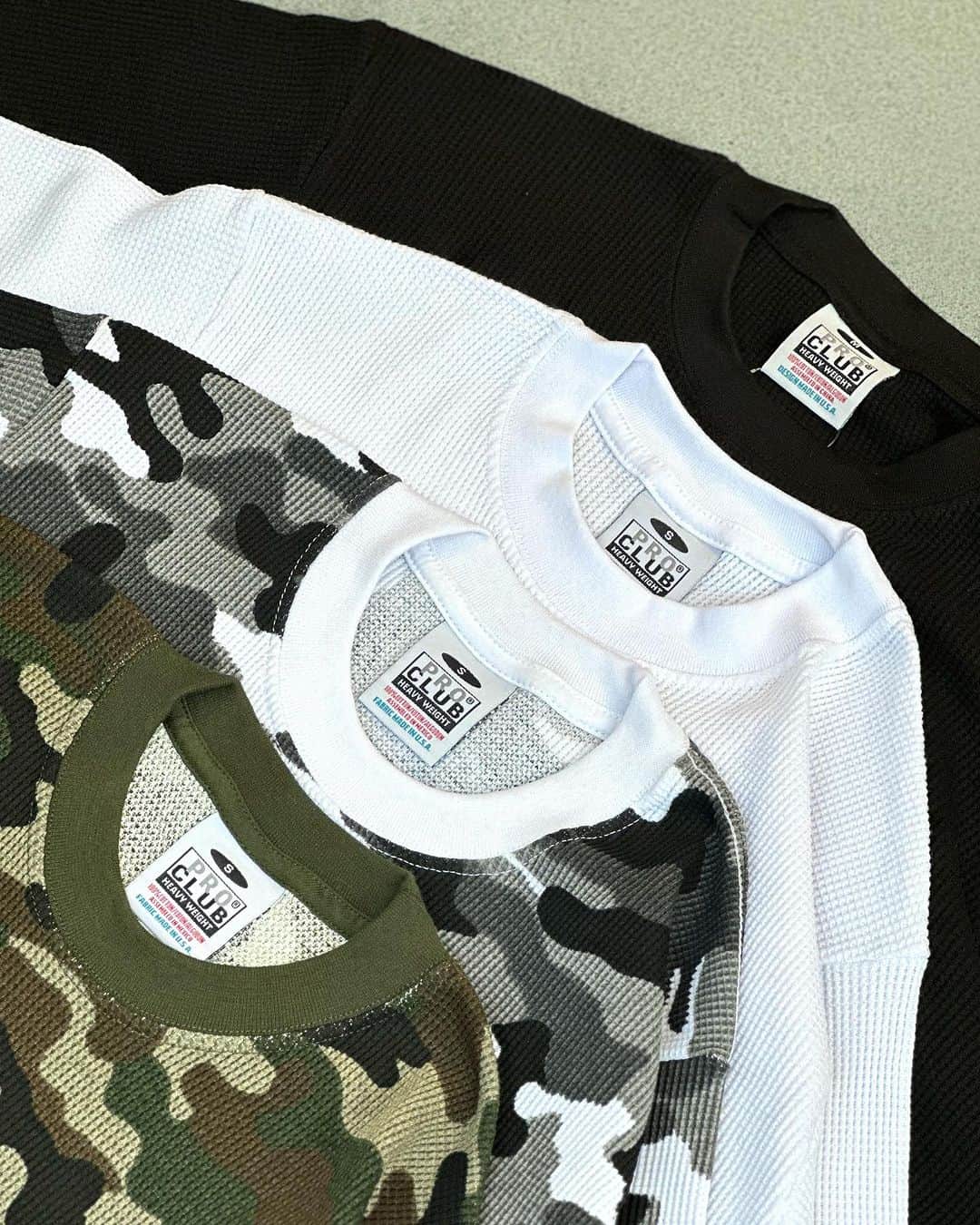 GROW AROUNDのインスタグラム：「#growaroundnewarrivals  PRO CLUB  HEAVYWEIGHT COTTON THERMAL TOP  8.1ozのHEAVYWEIGHT THERMALが入荷しました！！ BLACK,WHITE,CITY COMO,GREEN COMOの4色展開です。 173cm で写真2枚目はS,3枚目はMを着用しています。」