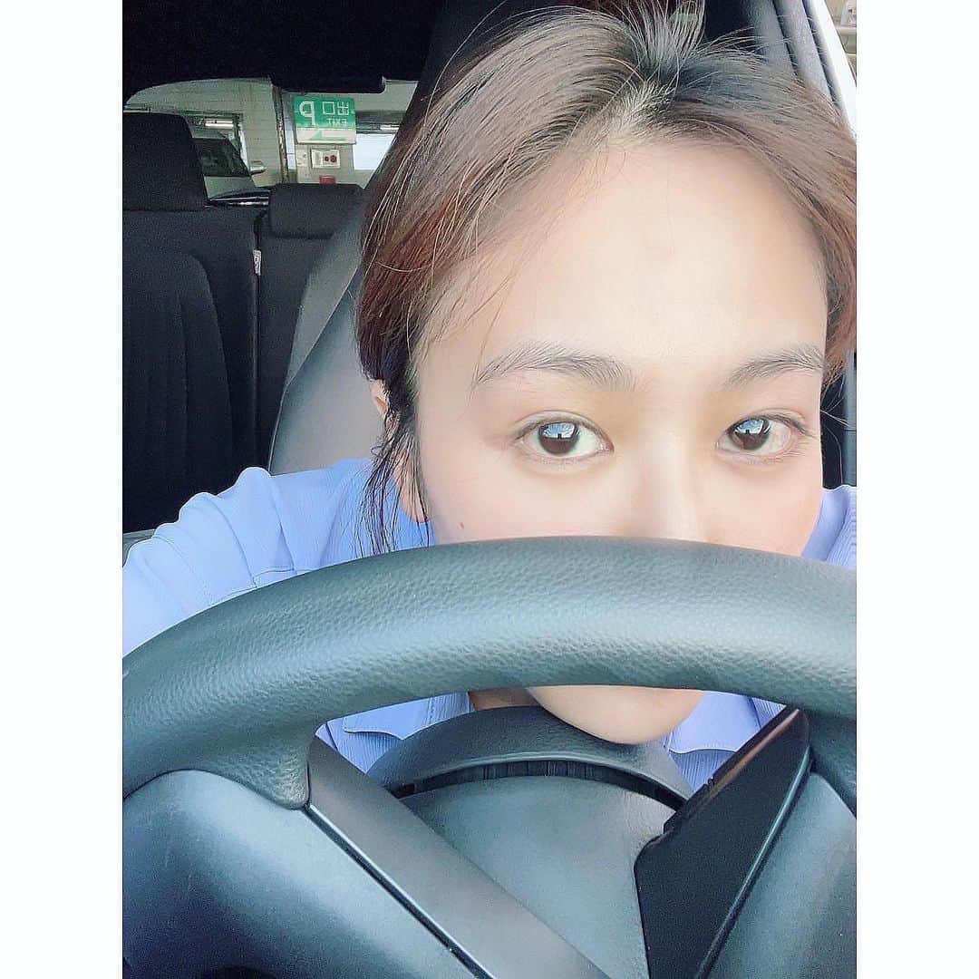 竹内佳菜子のインスタグラム：「車移動のストーリーをあげるとよく何乗ってますかと質問もらいますが、シェカアーを使っているのでいつも車種バラバラです😅🚙🌷」