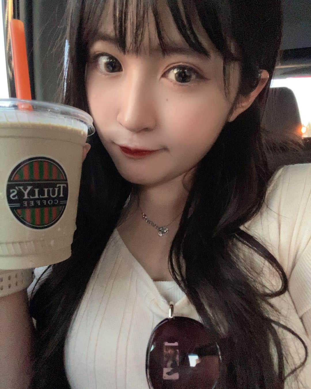 佐藤妃星のインスタグラム：「☕️🤎🌆  #佐藤妃星 #きぃちゃん #00 #タリーズ #ほうじ茶リスタ」