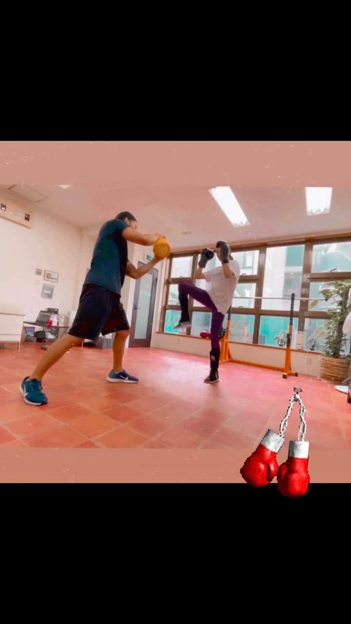 RINAのインスタグラム：「今日も頑張ってきた😜🥊 足上げは疲れるね🤣 またまた楽しい時間を🙏ありがとうございました❣️ #kosui0201 #kickboxing」