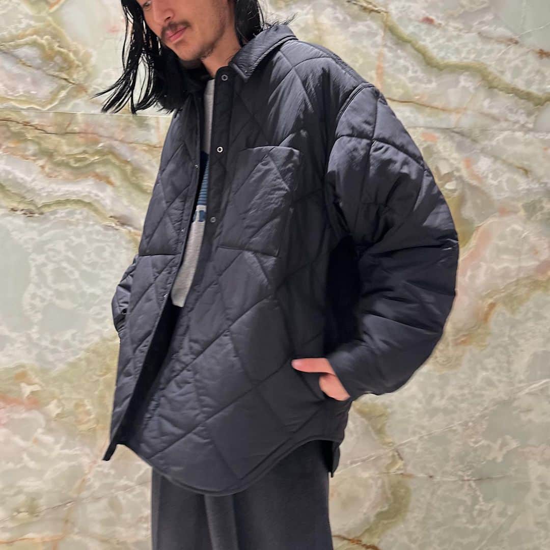 のインスタグラム：「＜H BEAUTY&YOUTH＞ NYLON QUILTING BIG SHIRT ¥59,400 Color: DK.GREEK/BLACK Size: S/M/L (着用スタッフ: 182cm 着用サイズ: L)  #H_beautyandyouth #エイチビューティアンドユース @h_beautyandyouth  #BEAUTYANDYOUTH #ビューティアンドユース #Unitedarrows #ユナイテッドアローズ」