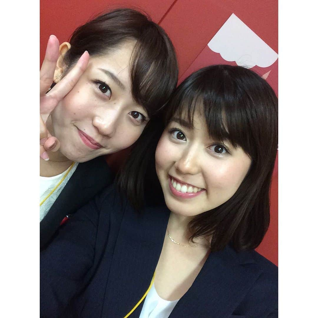 河村綾奈さんのインスタグラム写真 - (河村綾奈Instagram)「同じスタートをきり、同じ時間を過ごした分、 それぞれの今を共有し、歩んできました。 お互いに忙しくて近況を報告できない期間があっても、話した時にはその時に感じていることが不思議と同じだったりして。  入社してすぐ、香川県にうどん巡りに行ったり、 夜、会社の和室に布団を敷いて、寝転びながら真っ暗な中でお話をしたり、 私が一人暮らしを始めた時、真っ先にシャンパンを持ってきてくれたり。 仕事の悩みも、プライベートなことも、全部全部聴いてもらいました。  でも、考えてみたらいつも私が弱音を吐くばかりで 彼女の弱いところをあまり見たことがありません。  さっぱりしていて、おおらかで、凛々しく、お酒を嗜み、気配り上手、超絶美人で、努力家で、頼もしい最高の同期です。 ありがとう。 一緒に歩んでくれて、支えてくれて、ここまで引っ張ってくれて、本当にありがとう！  形容し難い、糸のようなものでずっと繋がっていたような気がしています。 どんな時でも一人じゃないと思わせてくれました。 これからもきっと繋がっています。 おばあちゃんになってからも、 昔話をしながら二人で宮島のロープウェイとか乗りたいです。桜を見に行ったり、紅葉狩りに行ったりしたいです。  夕希ちゃんが同期で心から幸せでした。 ありがとう！ これからも、より深いお付き合いを、どうぞよろしくね🍀」10月3日 17時28分 - ayanakawa