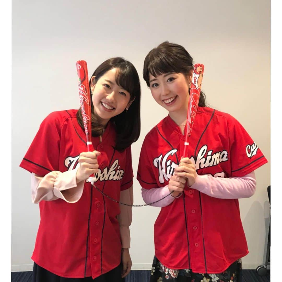 河村綾奈さんのインスタグラム写真 - (河村綾奈Instagram)「同じスタートをきり、同じ時間を過ごした分、 それぞれの今を共有し、歩んできました。 お互いに忙しくて近況を報告できない期間があっても、話した時にはその時に感じていることが不思議と同じだったりして。  入社してすぐ、香川県にうどん巡りに行ったり、 夜、会社の和室に布団を敷いて、寝転びながら真っ暗な中でお話をしたり、 私が一人暮らしを始めた時、真っ先にシャンパンを持ってきてくれたり。 仕事の悩みも、プライベートなことも、全部全部聴いてもらいました。  でも、考えてみたらいつも私が弱音を吐くばかりで 彼女の弱いところをあまり見たことがありません。  さっぱりしていて、おおらかで、凛々しく、お酒を嗜み、気配り上手、超絶美人で、努力家で、頼もしい最高の同期です。 ありがとう。 一緒に歩んでくれて、支えてくれて、ここまで引っ張ってくれて、本当にありがとう！  形容し難い、糸のようなものでずっと繋がっていたような気がしています。 どんな時でも一人じゃないと思わせてくれました。 これからもきっと繋がっています。 おばあちゃんになってからも、 昔話をしながら二人で宮島のロープウェイとか乗りたいです。桜を見に行ったり、紅葉狩りに行ったりしたいです。  夕希ちゃんが同期で心から幸せでした。 ありがとう！ これからも、より深いお付き合いを、どうぞよろしくね🍀」10月3日 17時28分 - ayanakawa