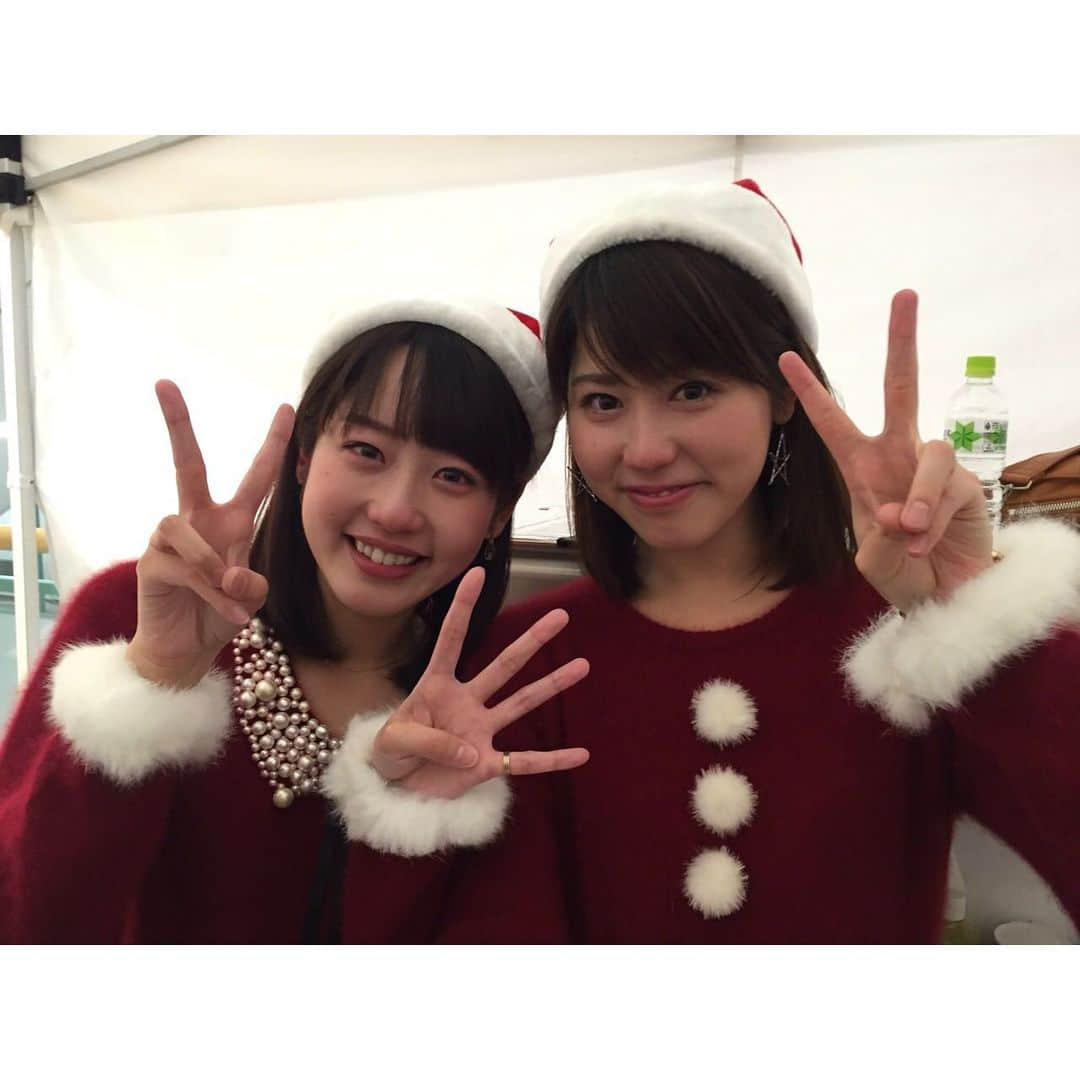 河村綾奈さんのインスタグラム写真 - (河村綾奈Instagram)「同じスタートをきり、同じ時間を過ごした分、 それぞれの今を共有し、歩んできました。 お互いに忙しくて近況を報告できない期間があっても、話した時にはその時に感じていることが不思議と同じだったりして。  入社してすぐ、香川県にうどん巡りに行ったり、 夜、会社の和室に布団を敷いて、寝転びながら真っ暗な中でお話をしたり、 私が一人暮らしを始めた時、真っ先にシャンパンを持ってきてくれたり。 仕事の悩みも、プライベートなことも、全部全部聴いてもらいました。  でも、考えてみたらいつも私が弱音を吐くばかりで 彼女の弱いところをあまり見たことがありません。  さっぱりしていて、おおらかで、凛々しく、お酒を嗜み、気配り上手、超絶美人で、努力家で、頼もしい最高の同期です。 ありがとう。 一緒に歩んでくれて、支えてくれて、ここまで引っ張ってくれて、本当にありがとう！  形容し難い、糸のようなものでずっと繋がっていたような気がしています。 どんな時でも一人じゃないと思わせてくれました。 これからもきっと繋がっています。 おばあちゃんになってからも、 昔話をしながら二人で宮島のロープウェイとか乗りたいです。桜を見に行ったり、紅葉狩りに行ったりしたいです。  夕希ちゃんが同期で心から幸せでした。 ありがとう！ これからも、より深いお付き合いを、どうぞよろしくね🍀」10月3日 17時28分 - ayanakawa