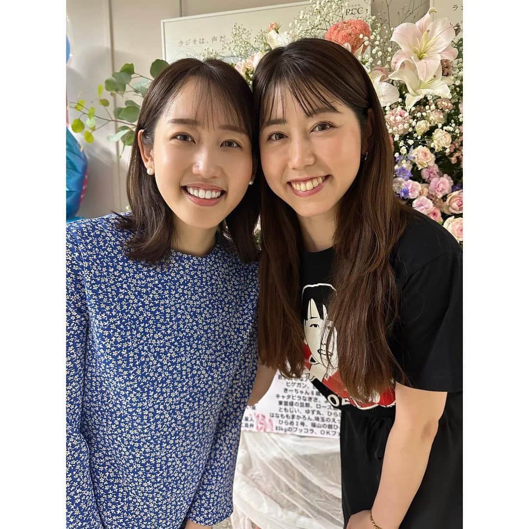 河村綾奈のインスタグラム：「同じスタートをきり、同じ時間を過ごした分、 それぞれの今を共有し、歩んできました。 お互いに忙しくて近況を報告できない期間があっても、話した時にはその時に感じていることが不思議と同じだったりして。  入社してすぐ、香川県にうどん巡りに行ったり、 夜、会社の和室に布団を敷いて、寝転びながら真っ暗な中でお話をしたり、 私が一人暮らしを始めた時、真っ先にシャンパンを持ってきてくれたり。 仕事の悩みも、プライベートなことも、全部全部聴いてもらいました。  でも、考えてみたらいつも私が弱音を吐くばかりで 彼女の弱いところをあまり見たことがありません。  さっぱりしていて、おおらかで、凛々しく、お酒を嗜み、気配り上手、超絶美人で、努力家で、頼もしい最高の同期です。 ありがとう。 一緒に歩んでくれて、支えてくれて、ここまで引っ張ってくれて、本当にありがとう！  形容し難い、糸のようなものでずっと繋がっていたような気がしています。 どんな時でも一人じゃないと思わせてくれました。 これからもきっと繋がっています。 おばあちゃんになってからも、 昔話をしながら二人で宮島のロープウェイとか乗りたいです。桜を見に行ったり、紅葉狩りに行ったりしたいです。  夕希ちゃんが同期で心から幸せでした。 ありがとう！ これからも、より深いお付き合いを、どうぞよろしくね🍀」