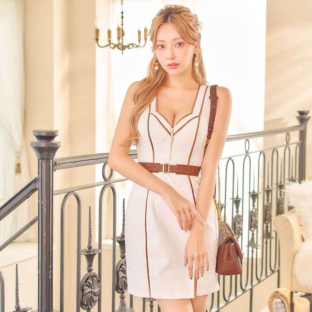 シュガーさんのインスタグラム写真 - (シュガーInstagram)「. CAMEL by color 🥮🧡  オシャレな10月のスタートダッシュを きるのはキャメルバイカラードレス🍯🧡 . 暖かみのあるアイボリーとキャメルが とろけるようなほろ苦さを演出🧡 . . サイトのトップでチェックしてね♡ . 🔍No.GL3504 ¥23,800+tax 🔍No.GL3152 ¥25,800+tax . . #キャバドレス #キャバクラ #キャバ嬢 ＃キャバドレス #ドレス #シュガードレス #ドレスシュガー #キャバキャバ #ナイトナビ #ぴょな #pyuna #グロッシー #glossy #アンドレス #歌舞伎町 #北新地 #すすきの」10月3日 17時29分 - dress_sugar