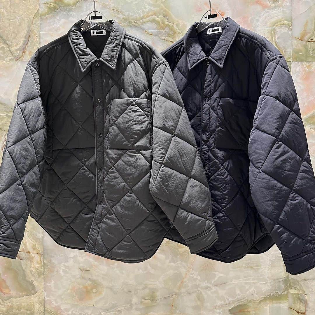 のインスタグラム：「＜H BEAUTY&YOUTH＞ NYLON QUILTING BIG SHIRT ¥59,400 Color: DK.GREEK/BLACK Size: S/M/L  NYLON QUILTING VEST ¥41,800 Color: DK.GREEK/BLACK Size: S/M/L  #H_beautyandyouth #エイチビューティアンドユース @h_beautyandyouth  #BEAUTYANDYOUTH #ビューティアンドユース #Unitedarrows #ユナイテッドアローズ」
