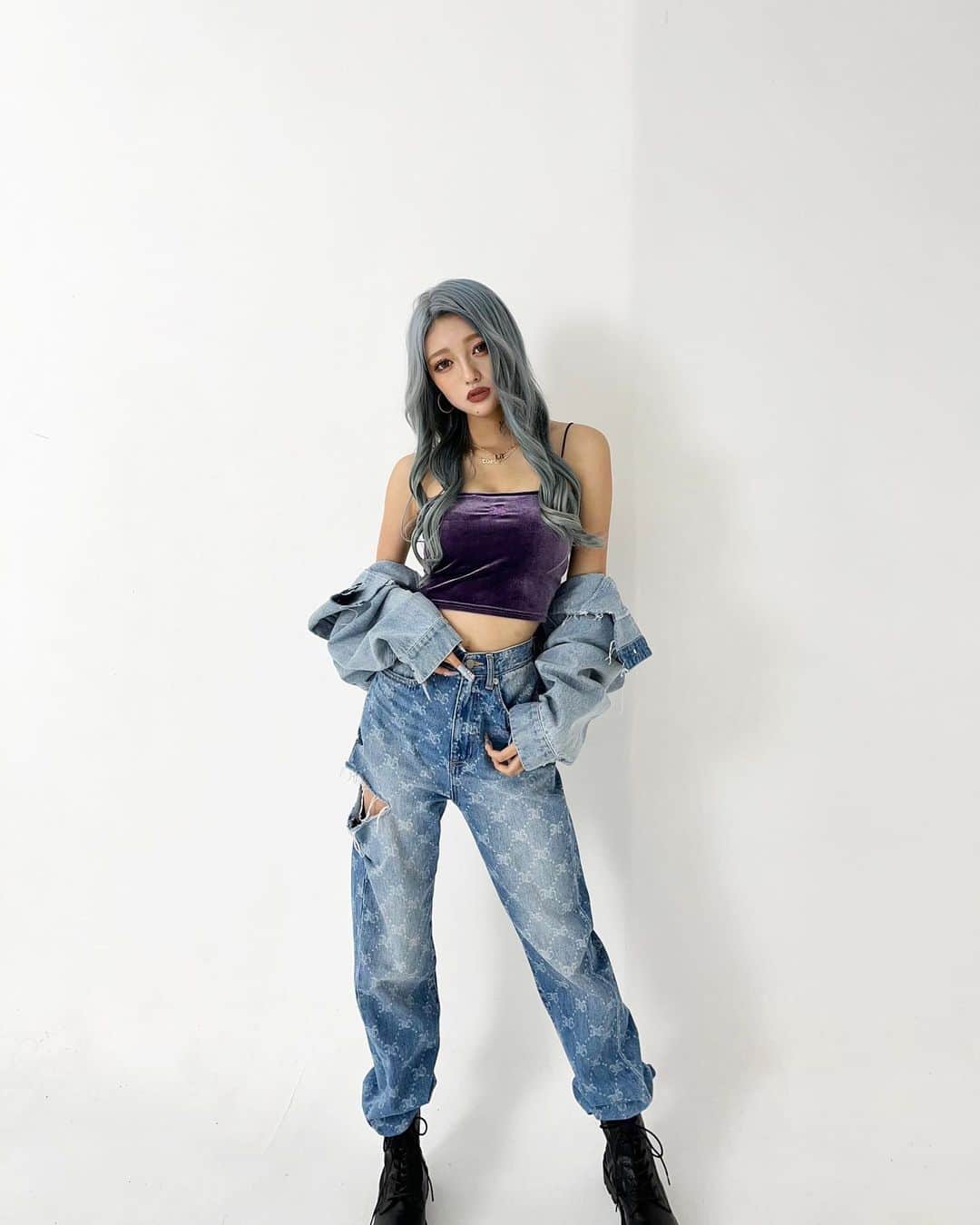のインスタグラム：「. 雑誌off shot📸♡  デニムコーデ鬼可愛だったーーー(TT) 雑誌ができるまでもう少し、、、♡  みんなも楽しみにしててください😌🩷🩷」