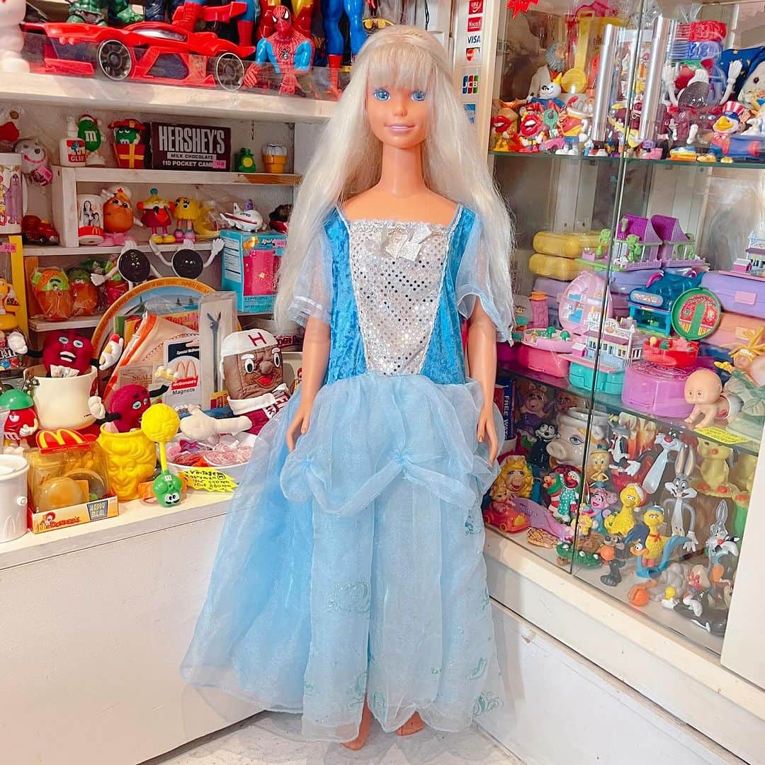 おもちゃやSPIRALのインスタグラム：「Vintage My Size Barbie入荷しました❣️  大きさ約90cmで、Displayにぴったりです✨」