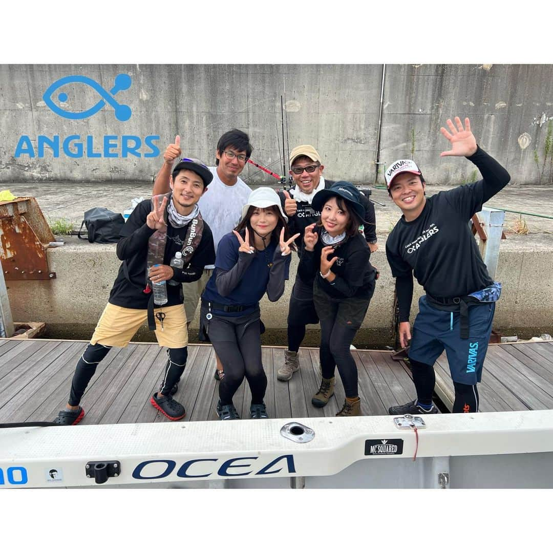 伊賀愛優菜のインスタグラム：「･ 9/10 (投稿遅くなりました🙇‍♀️) 【SEAPARADISE×ANGLERS Meister🐟】 ･ 先月、アングラーズマイスターの皆さんと シーパラダイスで釣行会でした！✨️ ･ 皆さんが得意とする釣りのジャンルは 異なっていましたが それでも皆さん何の釣りでも上手い！🥹♡ ･ 1日中、魚もよく釣れて ワイワイしながらで楽しかったです🫶 ･ 西日本ブロック長のなかむ〜さん ( @keisuke_nakamura753 ) 企画してくださったともみんさん( @tomomi_fishing ) キャスティングで爆釣してたのぞみんさん ( @nozomin_94 ) 親子釣り体験会でも一緒だったしんやさん ( @nanishiton_channel_shinya ) f7.133cmの太刀魚を釣ってくれた生田圭さん ( @kei_tsuri.aichi ) ･ 皆さん、ありがとうございました！🙇‍♂️✨️ 次回は11月ですね🙆🏻‍♀️💕︎ ･ #アングラーズ #アングラーズマイスター #シーパラダイス #seaparadise #オフショア #ジギング #大阪湾ジギング」