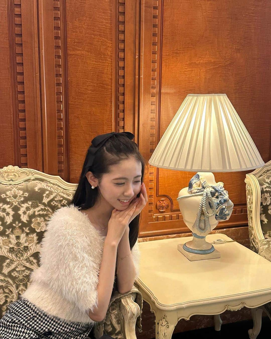 入江美沙希さんのインスタグラム写真 - (入江美沙希Instagram)「素敵なホテル..🪄︎︎ 母とランチを食べたり、ショッピングしたりして幸せな日📖 ⁡ ⁡ ⁡ もう今年も残り3ヶ月ですね。 早く感じる.. 2023年を精一杯過ごすのが今の目標☕️！ ⁡ tops　#lilybrown  shoes　#randa  ⁡ ⁡ ⁡ ⁡ ⁡ ⁡ ⁡ ⁡ ⁡ ⁡ ⁡ ⁡ ⁡ ⁡ #みさきのしふくすたいる#東京観光#横浜ホテル#秋服#秋コーデ#秋ファッション#秋ブラウス#ゆる巻#韓国へア#韓国へアアレンジ#ヨシンモリ#前髪なし#ガーリーコーデ#ガーリーファッション#ガーリーヘア#フレンチガーリー#フレンチガーリーコーデ#フレンチガーリーヘア#韓国コーデ#韓国ファッション#高校生#06#jk2#jk#Japan」10月3日 17時57分 - irie_misaki_official