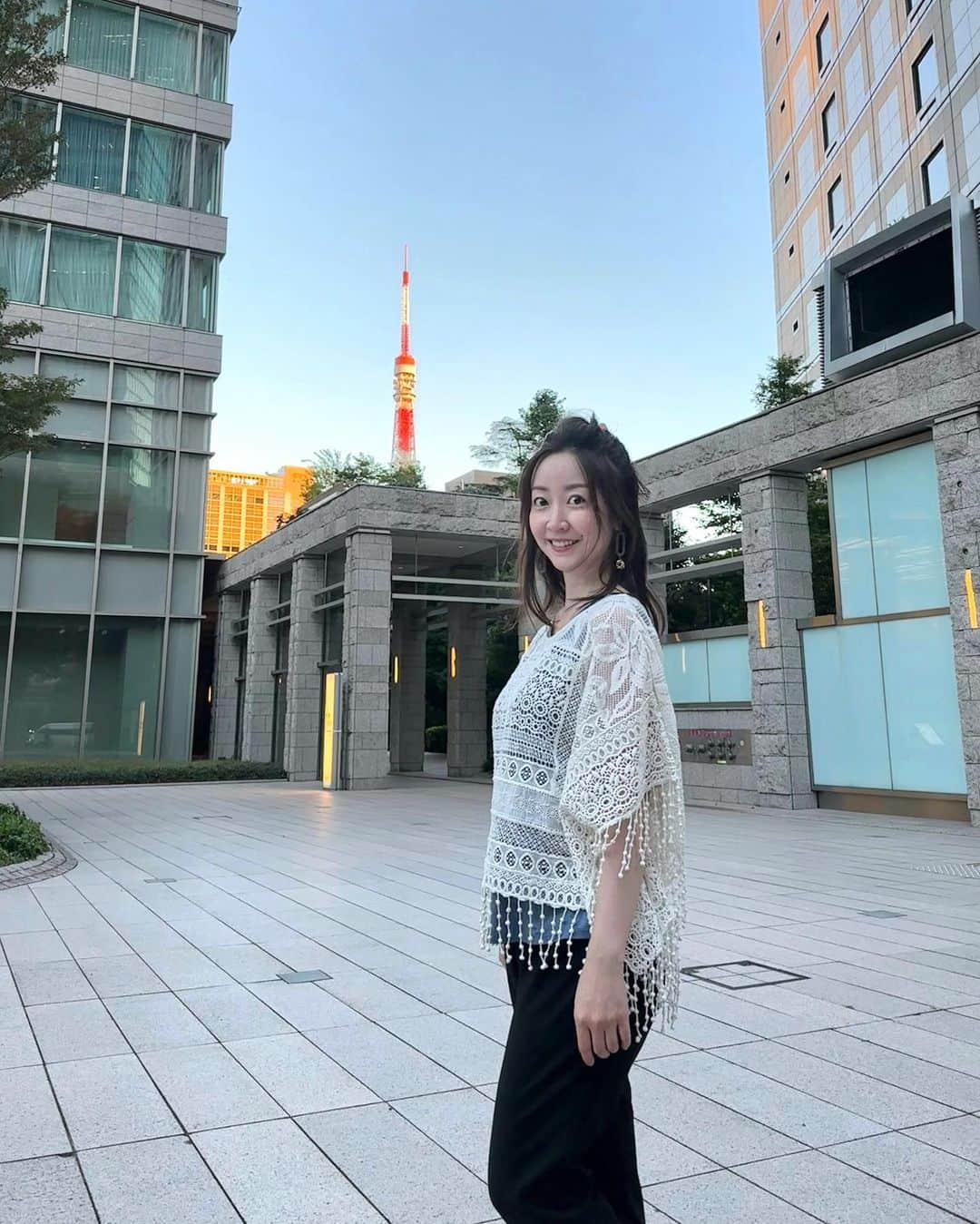 黒川智花さんのインスタグラム写真 - (黒川智花Instagram)「♡ 秋晴れの東京より🩵  #すっかり秋の空気ですね🍁」10月3日 18時04分 - tomoka_kurokawa_official